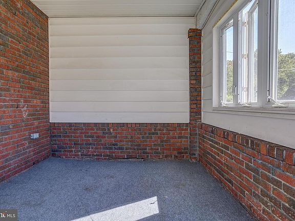 4th image of 713 Blythe Ave
