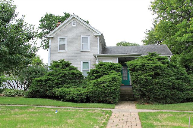 1st image of 304 E Illinois St