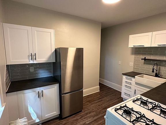 3rd image of 2318 Harriet Ave