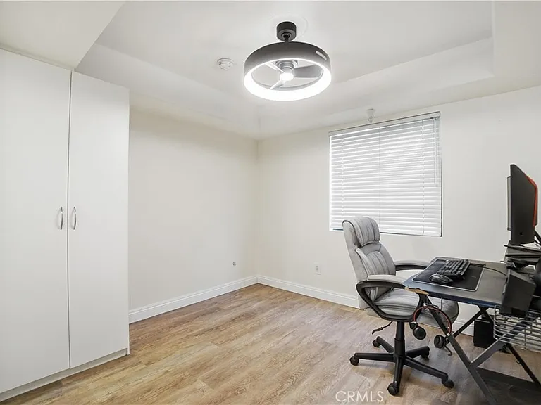 9960 Owensmouth Ave — Photo 23