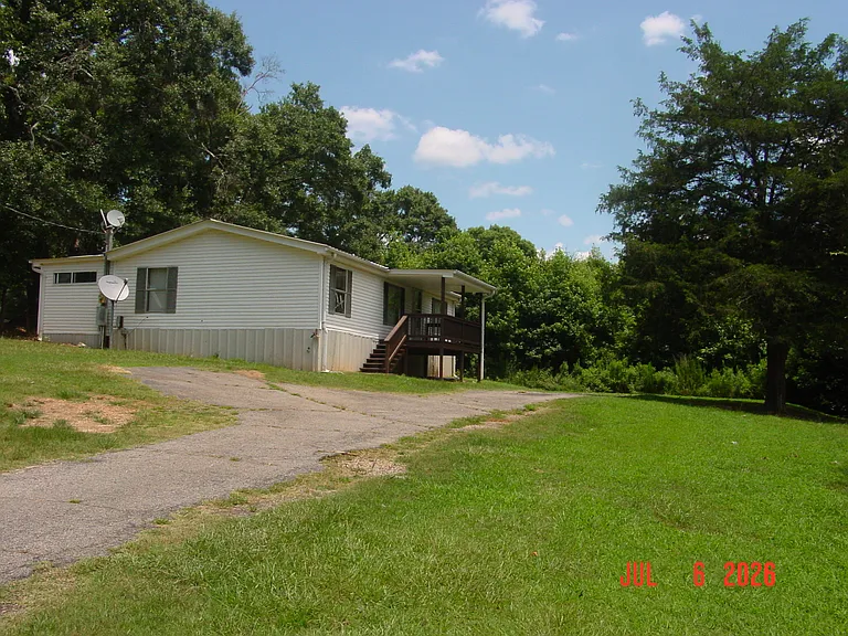 524 Strickland Cir — Photo 1