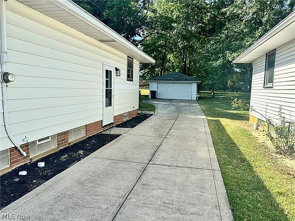 3rd image of 11465 Glamer Dr