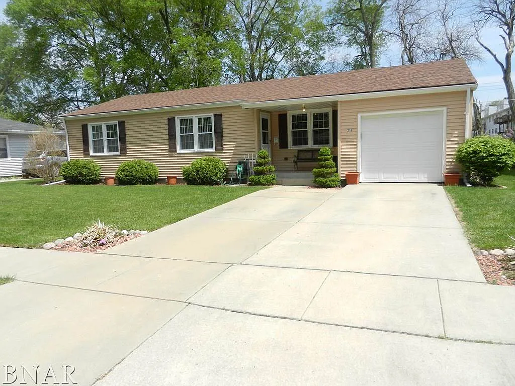 218 Meadowbrook Dr photo 1