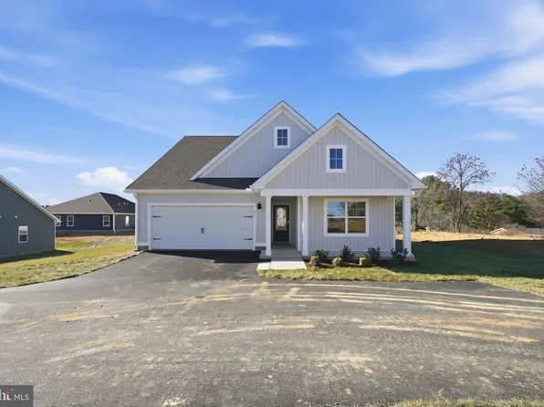 261 Heather Ln, Staunton, VA 24401