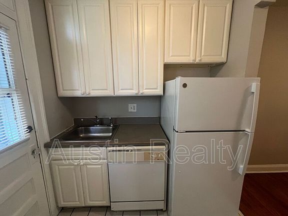 3rd image of 7076 Mitchell Ave APT B