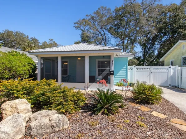 720 S 6th St, Fernandina Beach, FL 32034