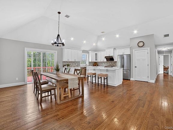 4th image of 872 Taconic Woods Road