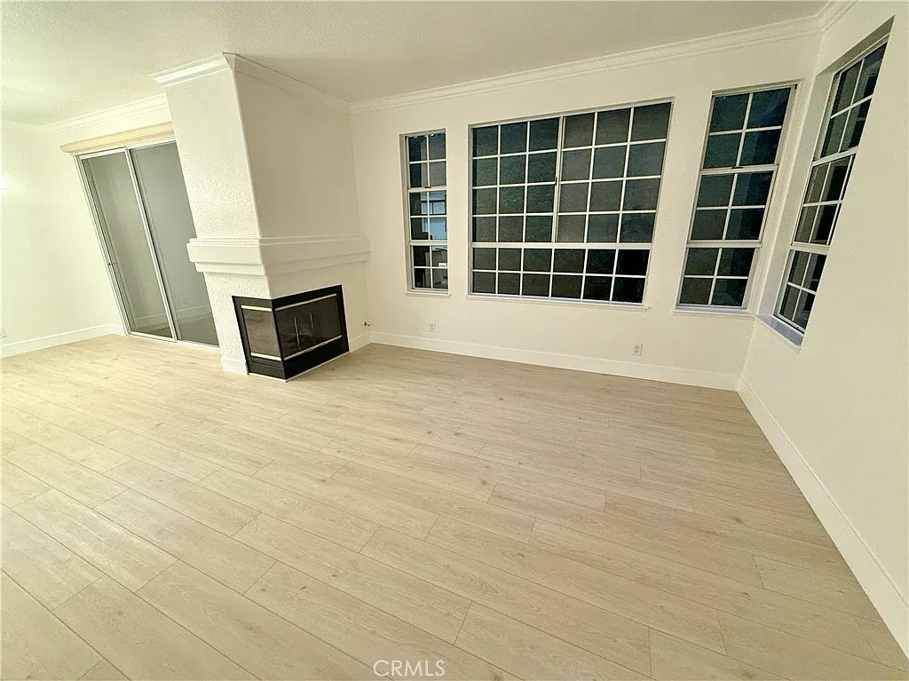 2 bed, 1100 sqft, $3,100 — Photo 4