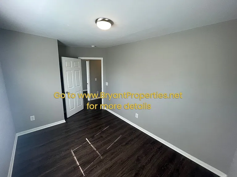 912 Bryan St — Photo 11