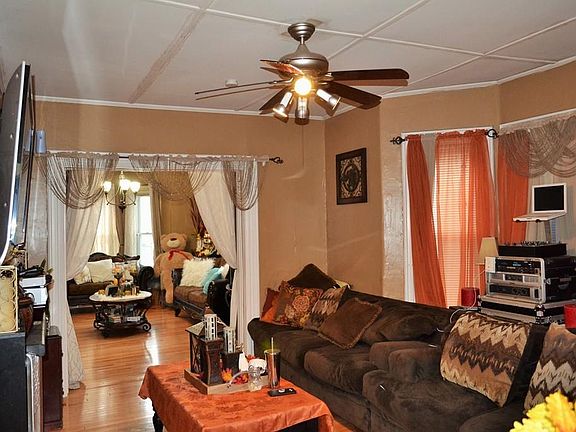 5th image of 325 Essex St