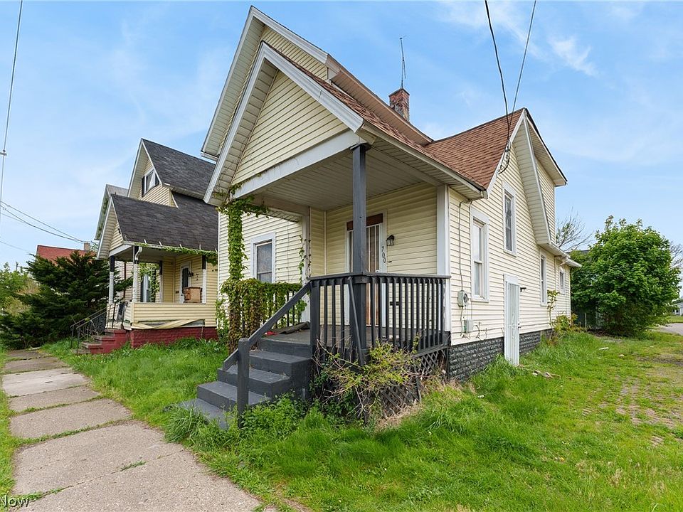 2nd image of 700 8th St NE