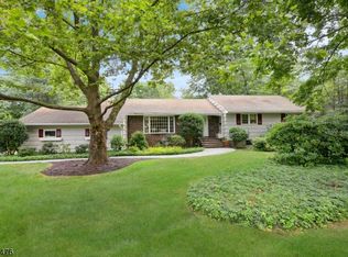 9 Edgewood Rd, Allendale, NJ 07401