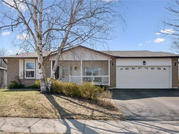 11 Blue Spruce Ct, Kitchener, ON N2N 1L2