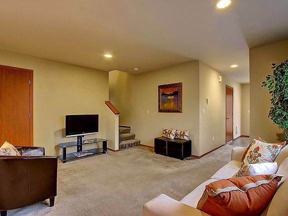 3rd image of 8247 42nd St NE