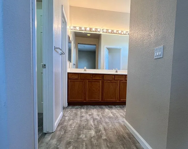 3237 Hudson Dr — Photo 21