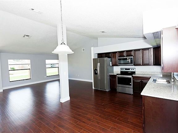 5th image of 249 Bedford Dr