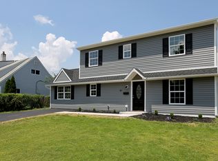 21 Goodrock Rd, Levittown, PA 19057