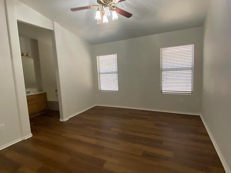1704 E Pontiac Dr — Photo 10