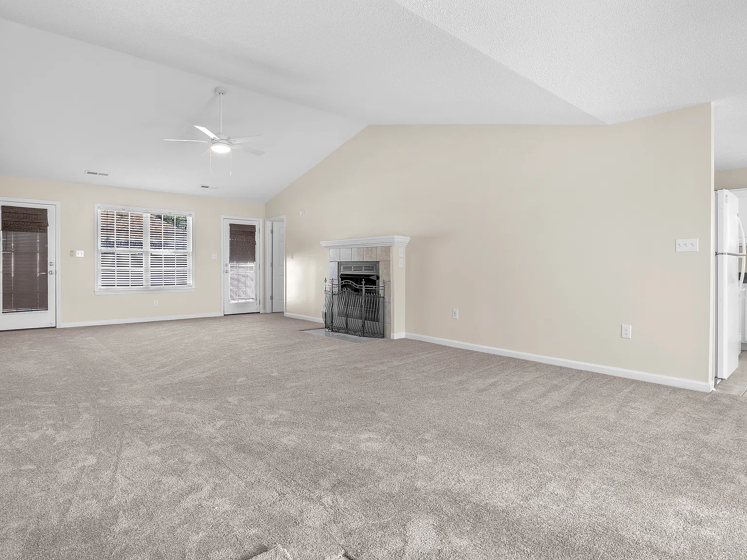 3 bed, 1651 sqft, $2,100 — Photo 2