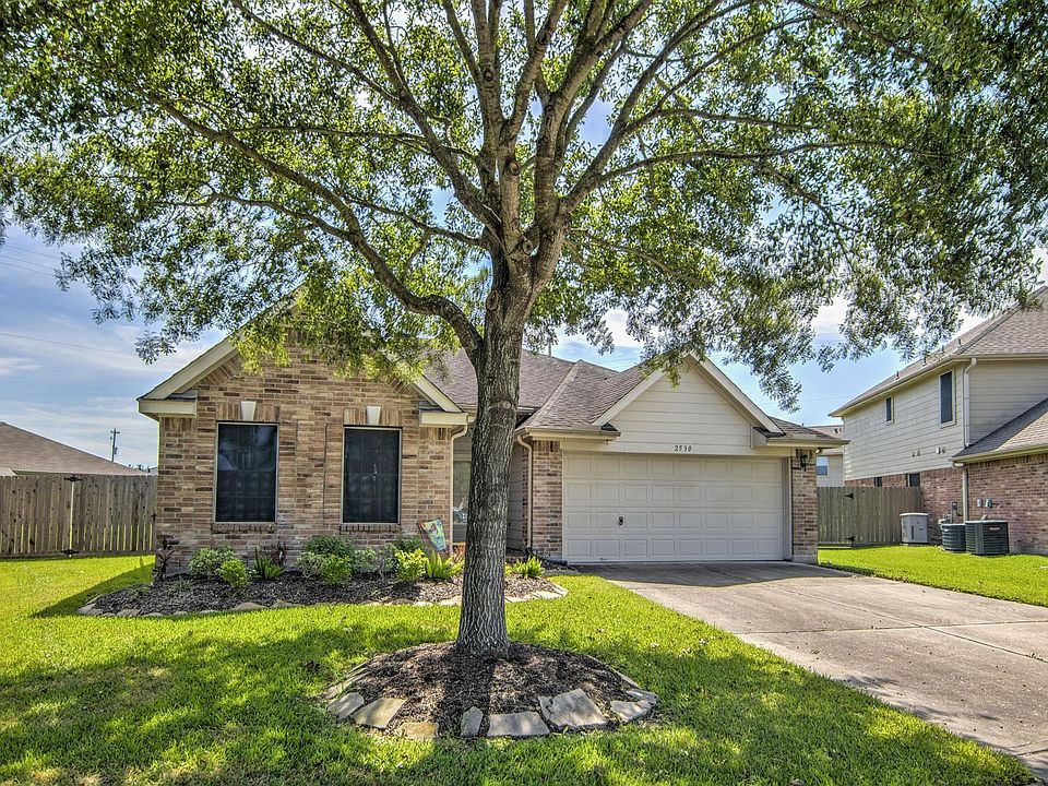 1st image of 2530 Comal Dr