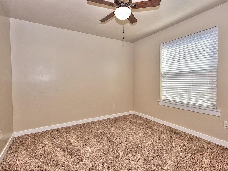 1365 E Yucca Cyn — Photo 18