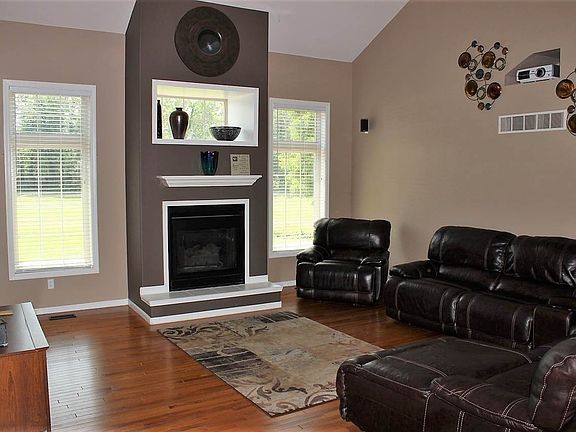 3rd image of 10520 Eagle Crossing Dr