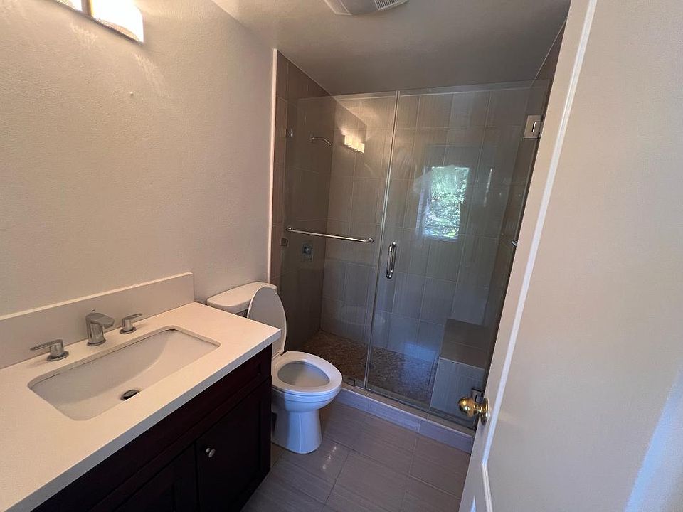 1st image of 210 E Walnut Ave Unit B