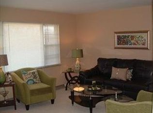 12595 Old Jamestown Rd, Florissant, MO 63033