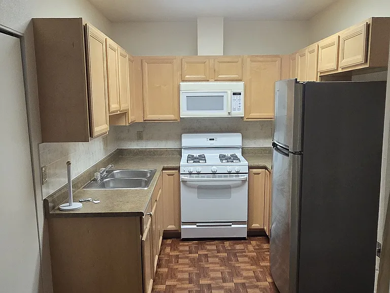 413 E 9th St #435 — Photo 9