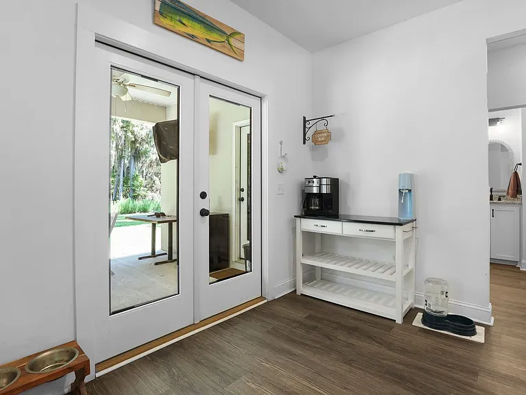 1003 Dolphin Ct NE — Photo 16