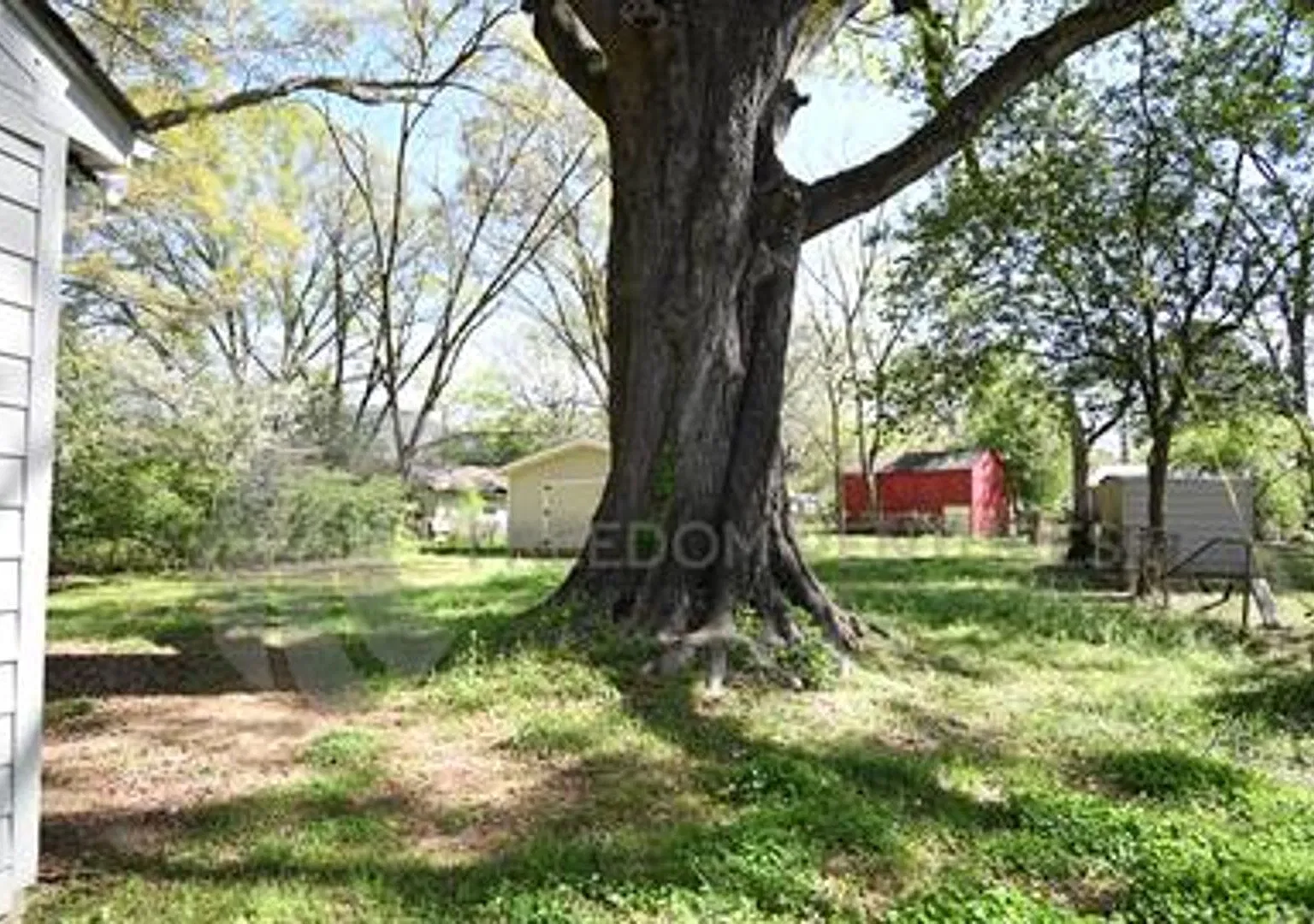Comfortable 3-Bedroom Home with Deck & Backyard — Photo 2