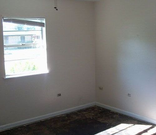 3rd image of 411 Walker Dr