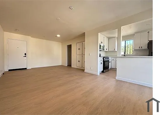 Studio, $1,995 — Photo 2