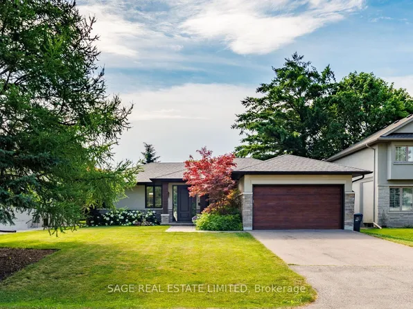 19 Oldham Rd, Toronto, ON M9A 2B8