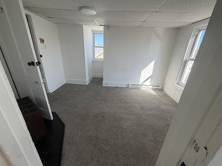 104 W Green St #3 — Photo 10