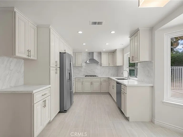 11861 Darby Ave — Photo 3