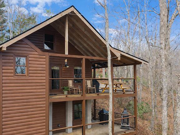 2nd image of 173 Mountain Laurel Ln