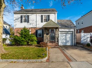 5347 215th St, Oakland Gardens, NY 11364