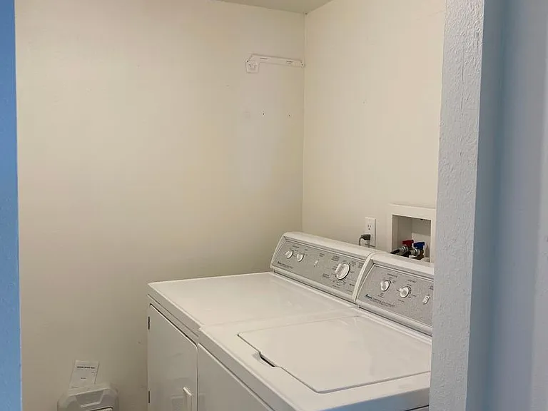 241 N Vine St — Photo 10