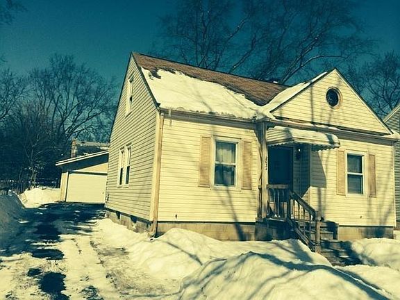 2nd image of 2034 Merrill St