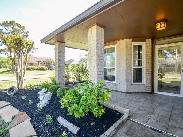 703 Laurel Grove Ln, Pearland, TX 77584