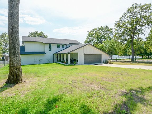 3rd image of 146 Lake Dr