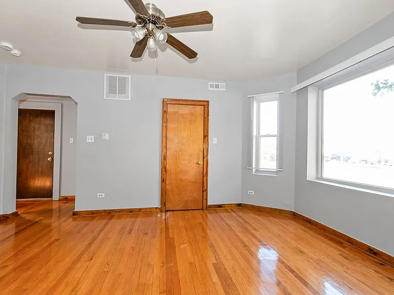 4737-4743 W 65th Mobility Zone — Photo 9