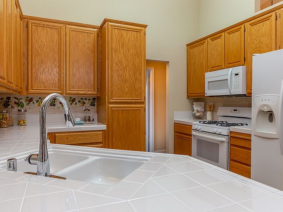 5th image of 2436 Woodhill Dr
