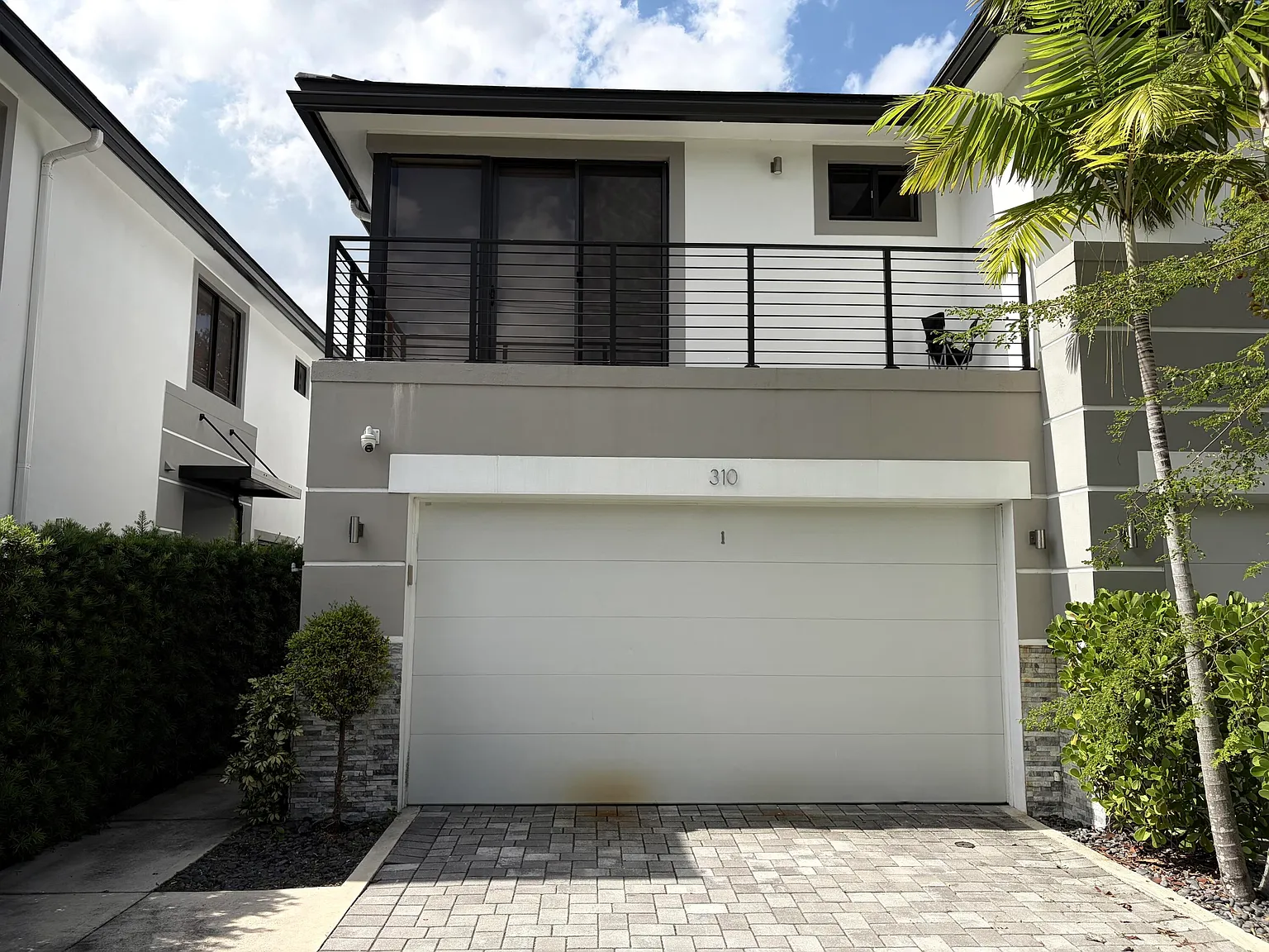 3 bed, 3.5 bath, 2538 sqft, $5,895 — Photo 1