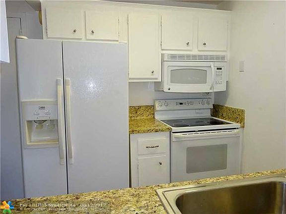 5th image of 3212 NE 12th St APT 206