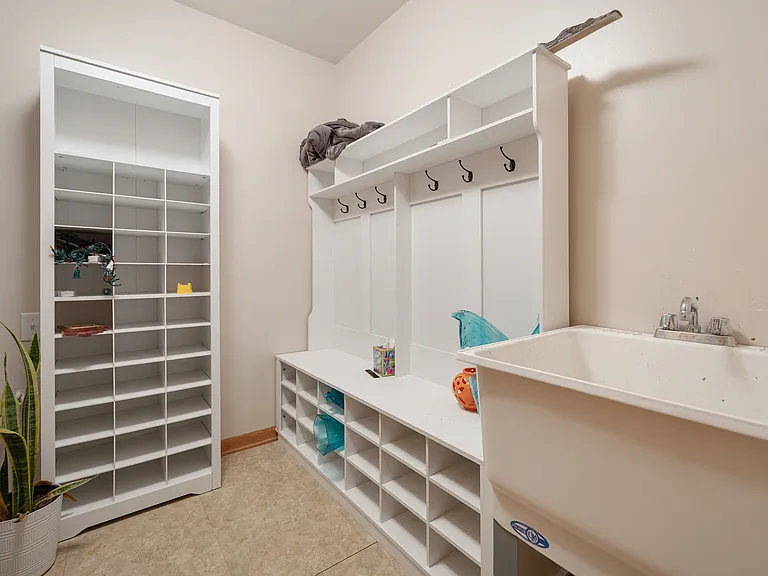 5568 Cambridge Way — Photo 23