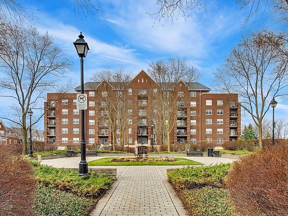 2nd image of 410 W Mahogany Ct Unit 305