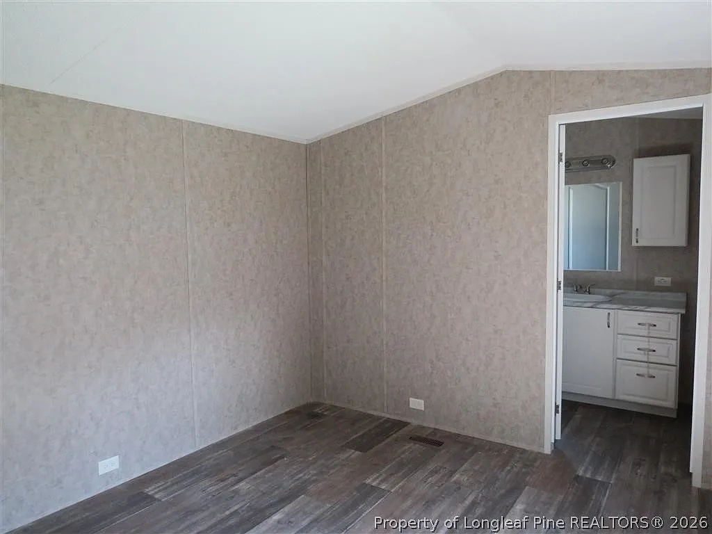 3 bed, 2.0 bath, 864 sqft, $1,000 — Photo 4