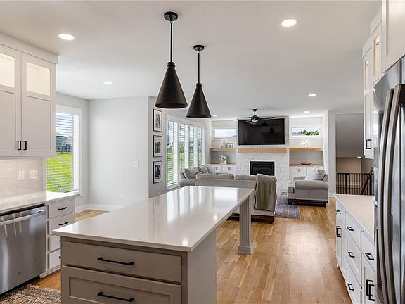 4th image of 2310 SW Serena Pl